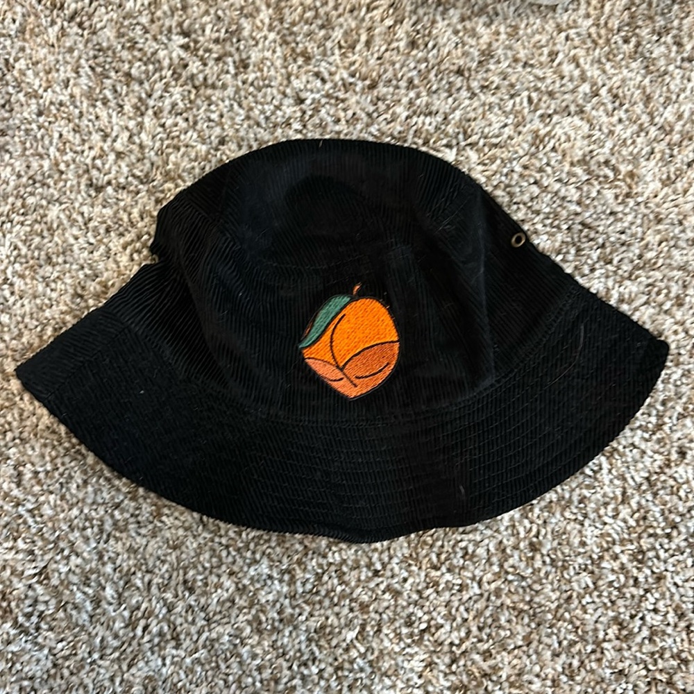 bucket hat